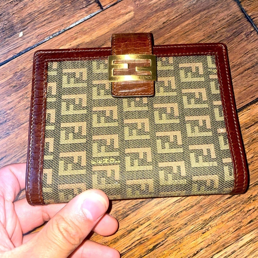 Fendi wallet passport holder agenda binder vintage Fendi monogram - Picture 16 of 16
